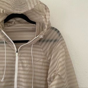 BRANDBLACK Windbreaker. Beige, Small